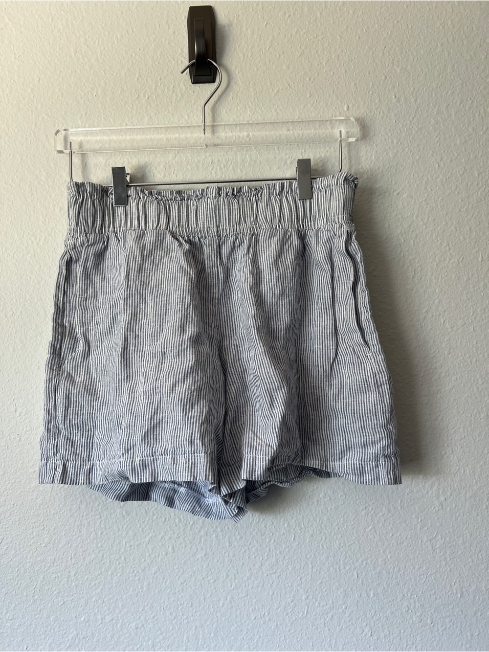 Quince Blue Pinstripe 100% European Linen High Waisted Shorts Size small - Picture 2 of 3